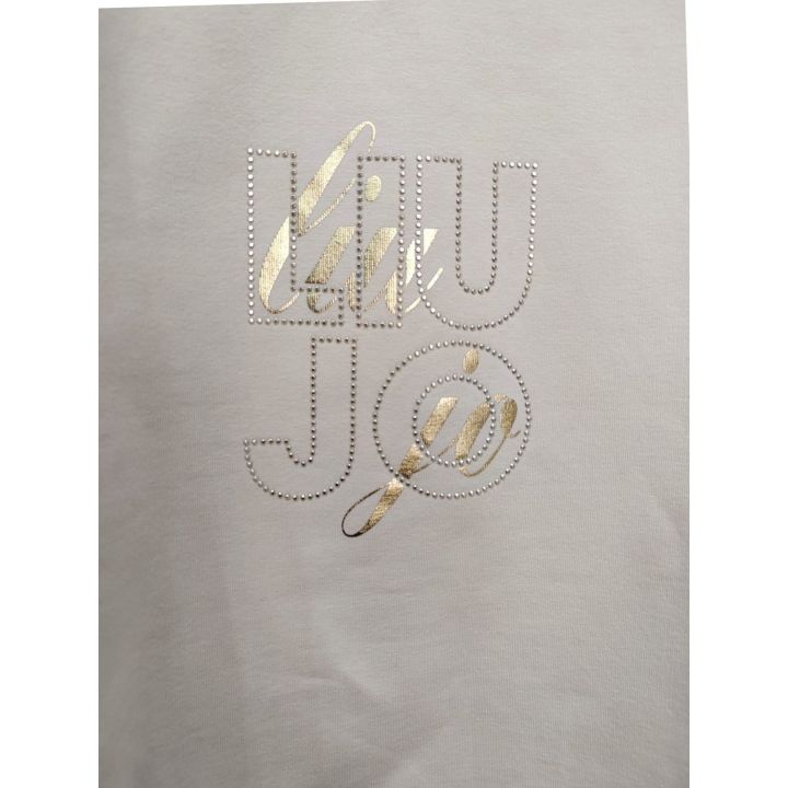 Dettaglio della firma Liu Jo in oro e delle lettere a contorno di brillantini