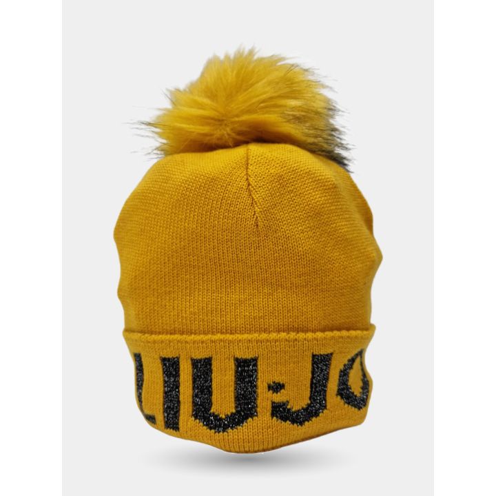 Cappello giallo visto di lato con la scritta Liu Jo nera brillantinata