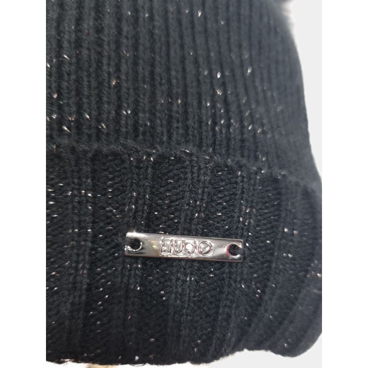 Dettaglio della placchetta logo Liu Jo e del filo glitter sul risvolto nero