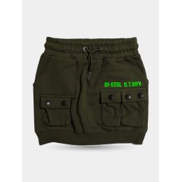 Gonna Diesel in felpa verde da ragazza vista frontale con tasche cargo