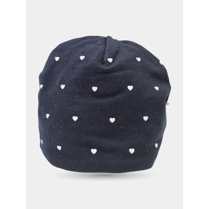 Cappellino blu a cuoricini visto da dietro