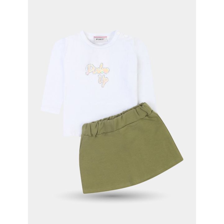 Completo Pinko con t-shirt bianca a maniche lunghe e gonna verde, vista frontale