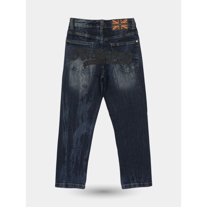 Retro del jeans blu scuro con la scritta Richmond nera e la patch arancione