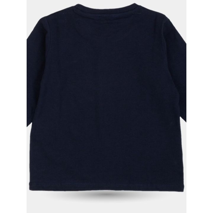 Dettaglio del retro blu liscio della t-shirt Vicolo sotto il collo