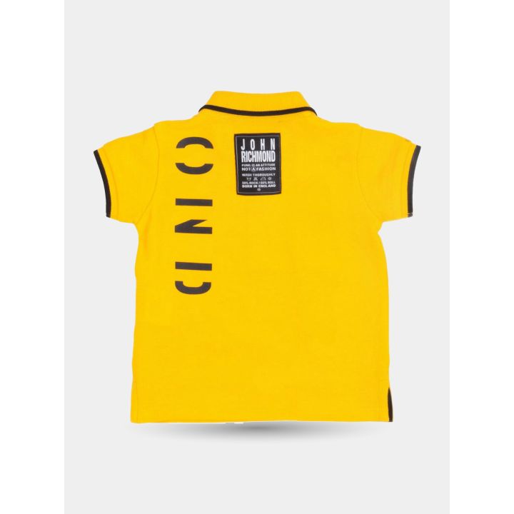 Retro della polo gialla John Richmond con patch nera e scritta