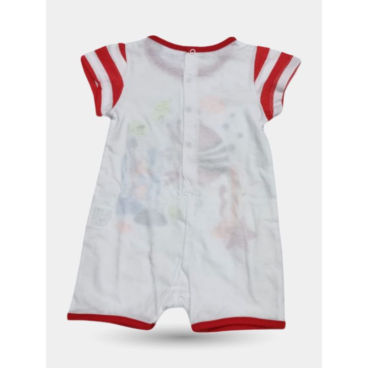 Retro bianco del pagliaccetto con bottoncini e maniche a righe rosse