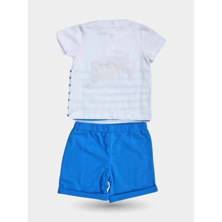 Retro della t-shirt bianca a righe azzurre e del pantaloncino azzurro