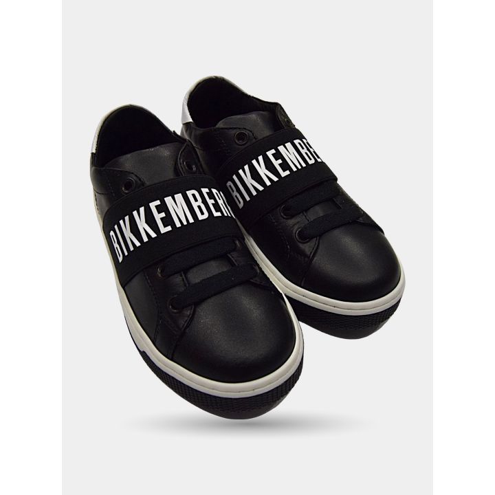Paio di sneakers Bikkembergs nere in pelle viste di tre quarti