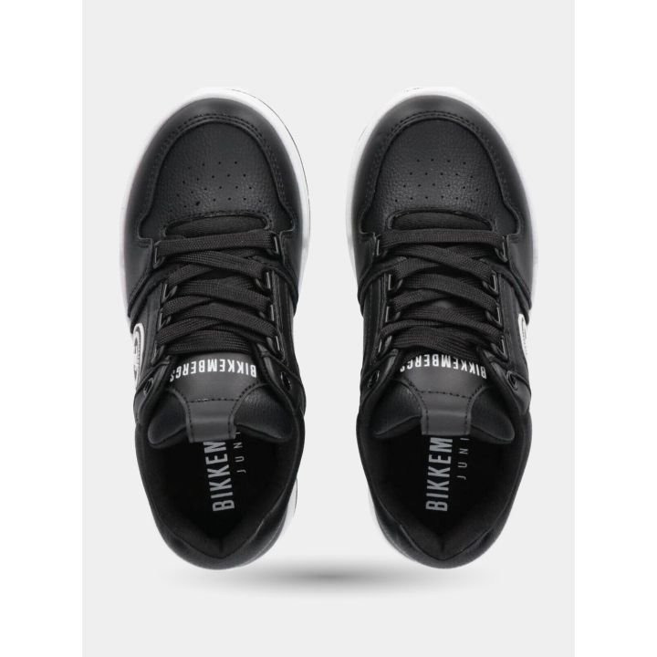 Sneakers Bikkembergs nere viste dall'alto con lacci neri