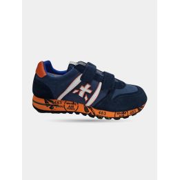 Sneakers Premiata blu con strappi e suola arancione, vista laterale