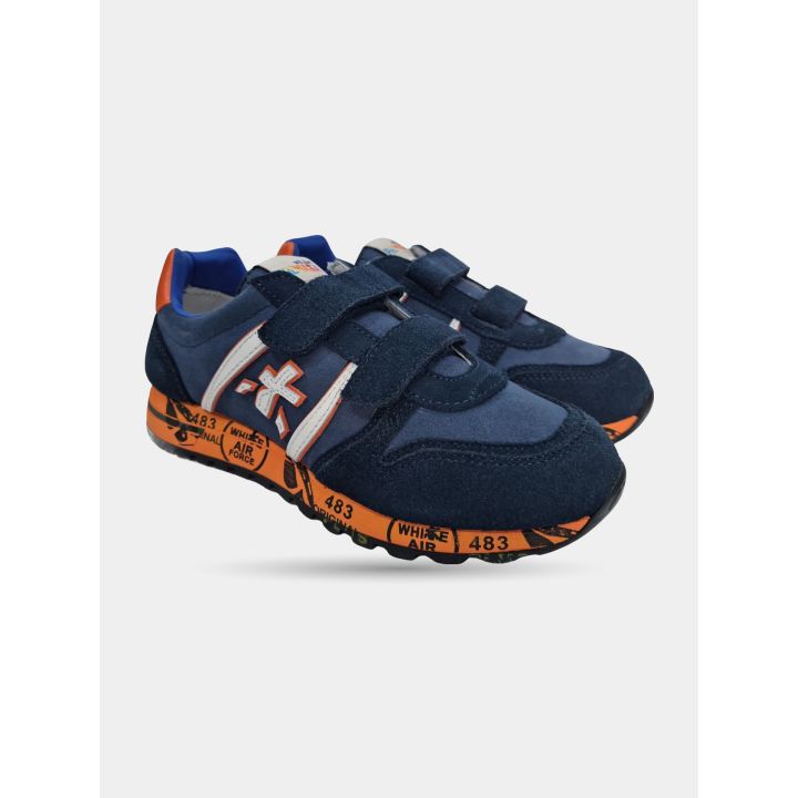 Sneakers Premiata blu e arancioni viste di tre quarti