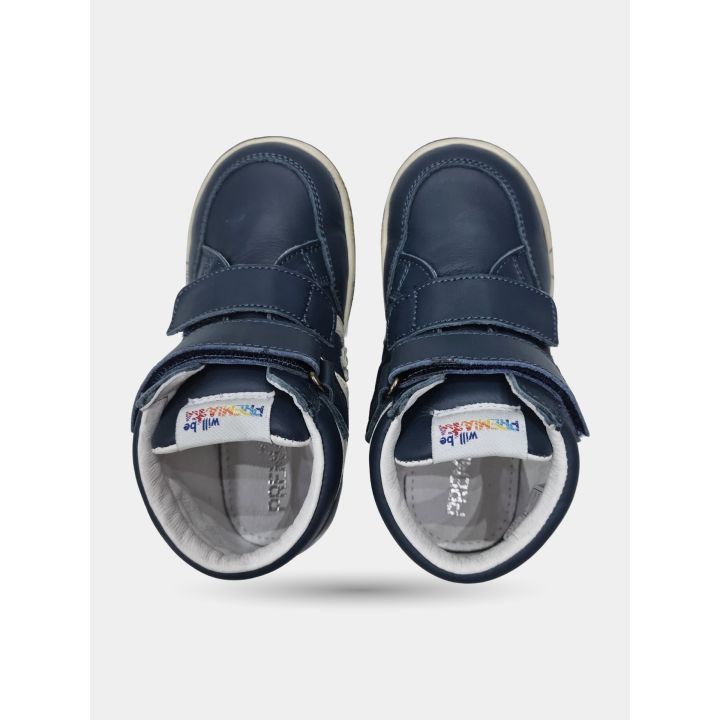 Sneakers alte Premiata blu viste dall'alto con i due strappi