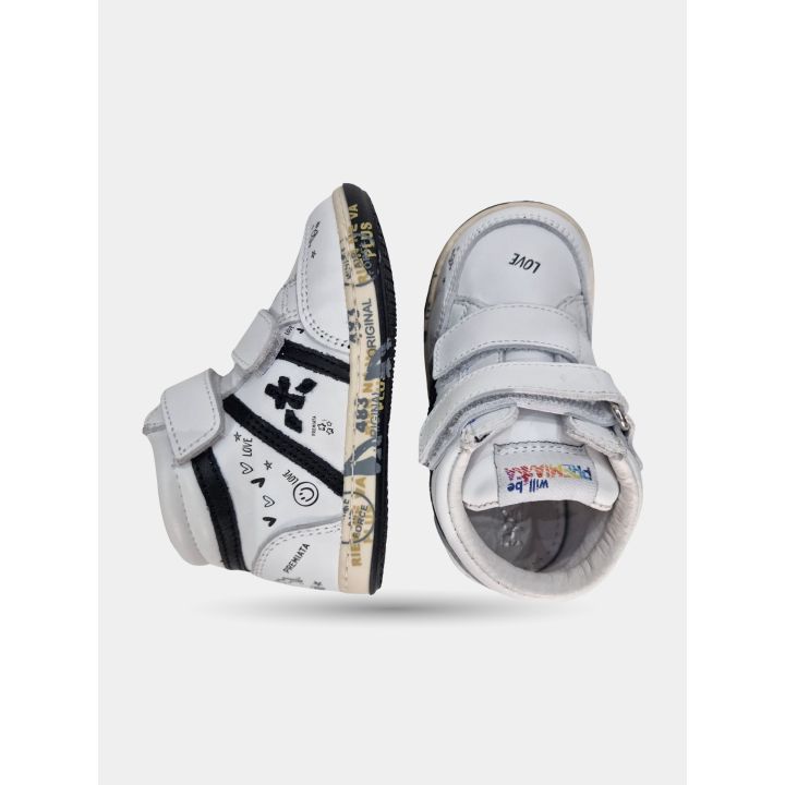 Sneakers alte Premiata bianche di lato e dall'alto con la scritta Love