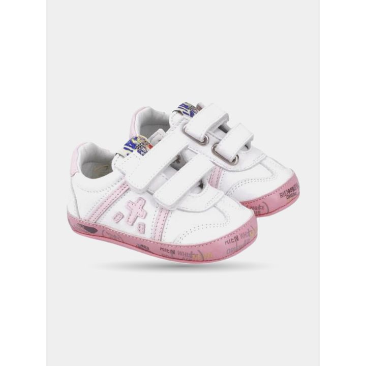 Scarpe culla Premiata bianche e rosa viste di tre quarti