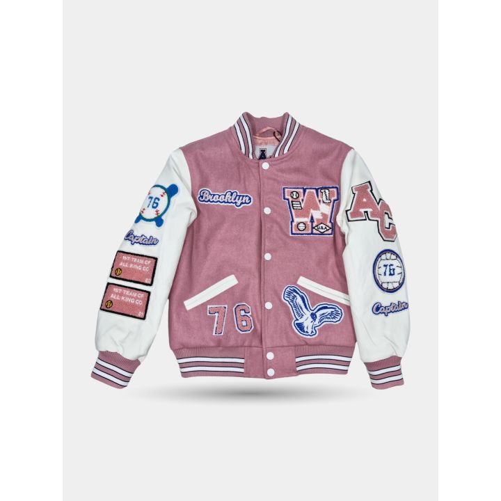 Giacca college American College rosa vista frontale con patch ricamate