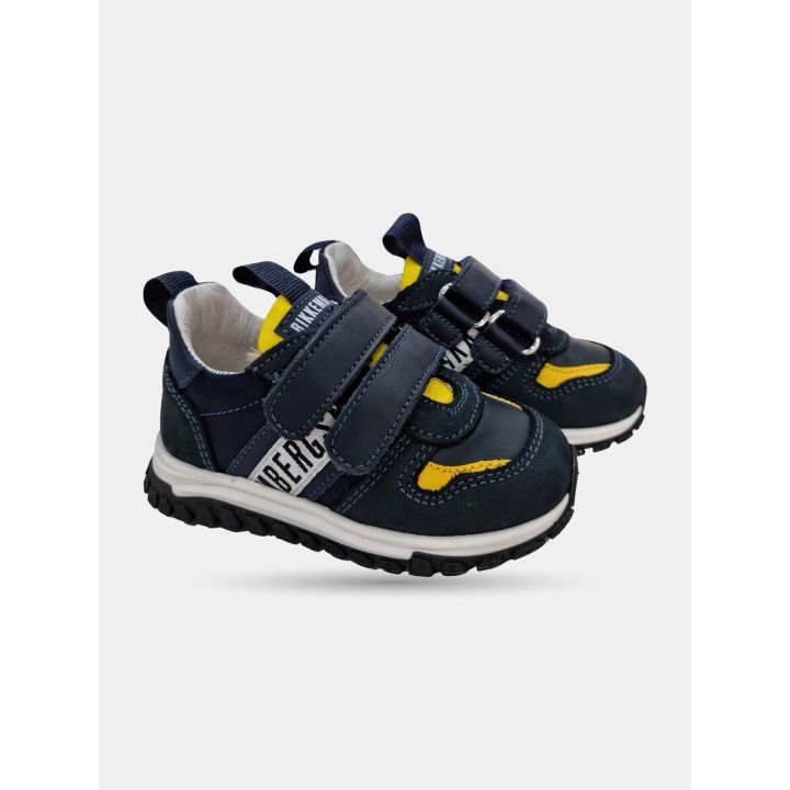 Paio di sneakers Bikkembergs blu e gialle viste di tre quarti