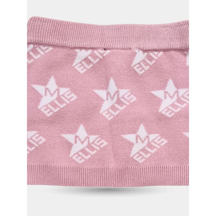Dettaglio delle stelle bianche con il logo M Ellis e della vita a costine