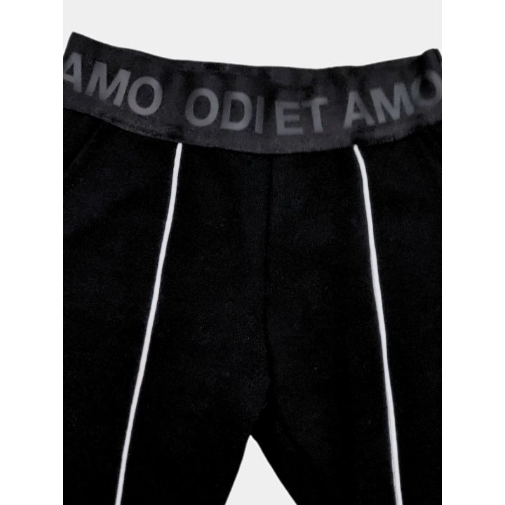 Dettaglio della fascia in vita con logo Odi et Amo tono su tono