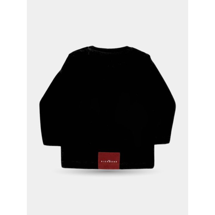 Retro della t-shirt nera con la patch rossa Richmond sull'orlo