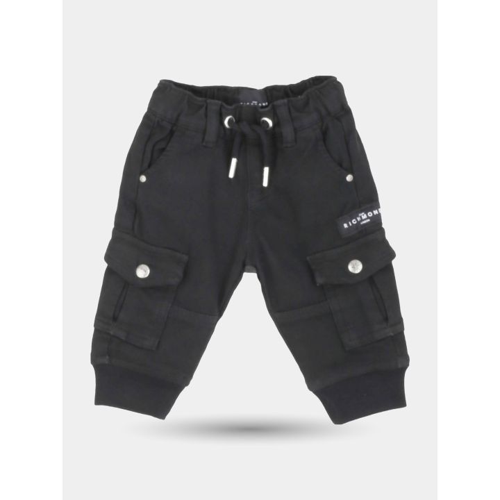 Pantaloni cargo John Richmond neri con tasconi e coulisse bianca, vista frontale