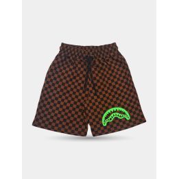 Pantaloncini Sprayground a scacchi marroni vista frontale con squalo verde fluo