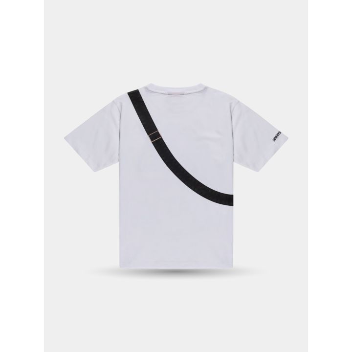 Retro della t-shirt bianca con la tracolla nera stampata in diagonale