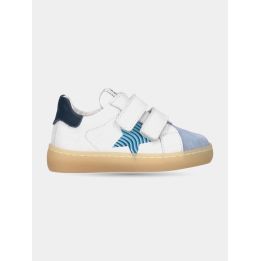 Sneaker Walkey bianca con stella e punta azzurra, vista laterale