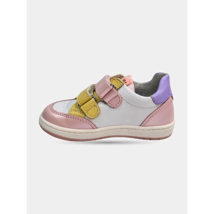 Lato interno della sneaker Walkey rosa, bianca e gialla con talloncino lilla