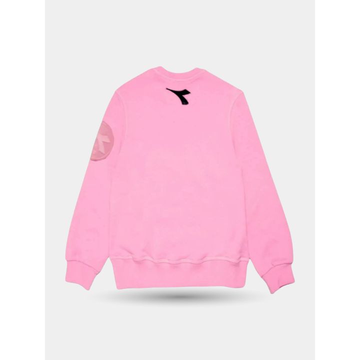 Retro della felpa Diadora rosa con freccia nera sotto il collo