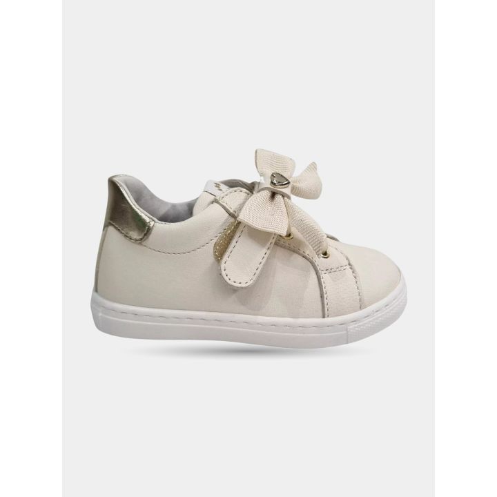 Sneaker Walkey bianca da bambina con fiocco e cuore dorato, vista laterale