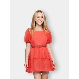 Ragazza con l'abito Liu Jo rosso in tulle a pois glitter e cintura