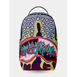 Zaino Sprayground Silver Punk vista frontale con bocca di squalo rosa e scritta graffiti