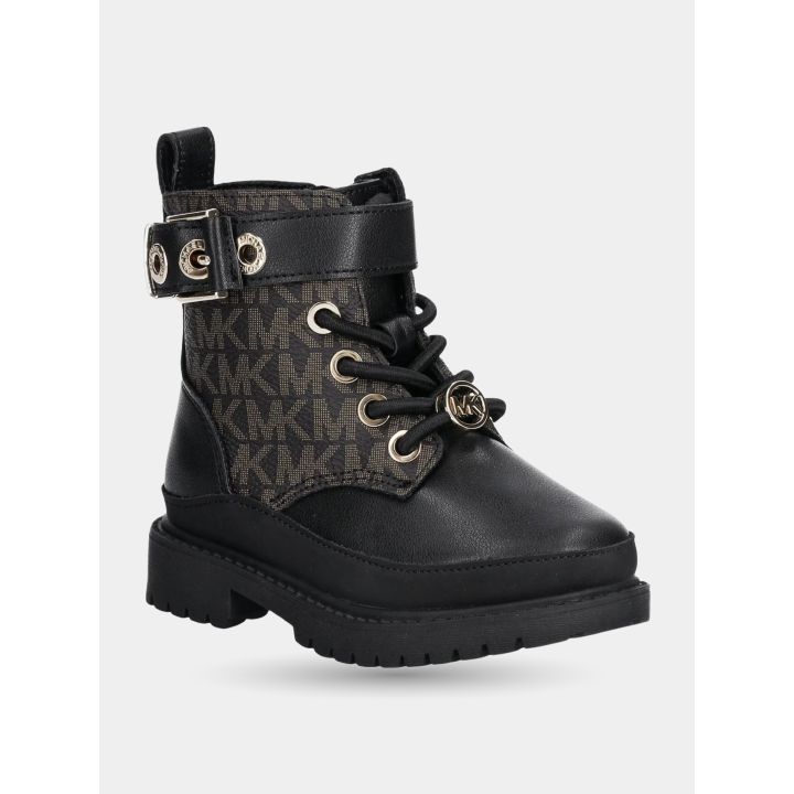 Stivaletto nero a monogramma marrone vista di tre quarti con lacci