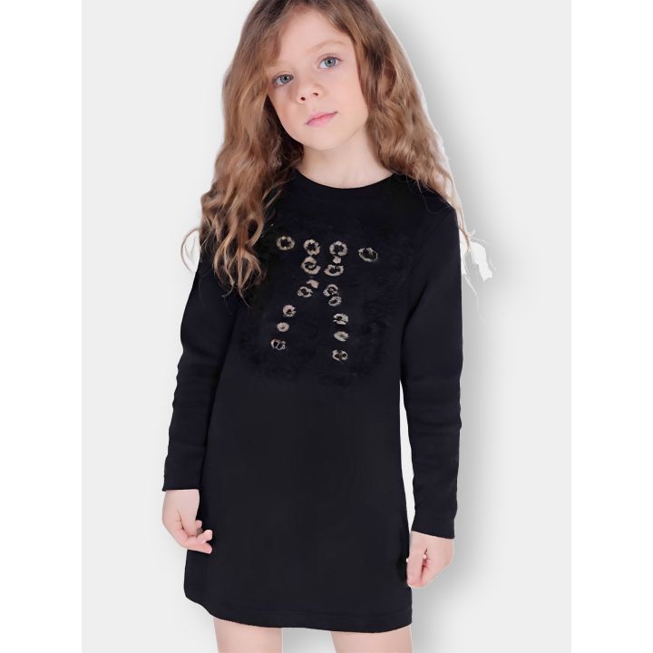 Abito FUN&FUN nero in maglia indossato da una bambina, vista frontale