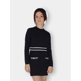 Abito FUN&FUN nero in maglia indossato da una ragazza, con righe bianche in vita