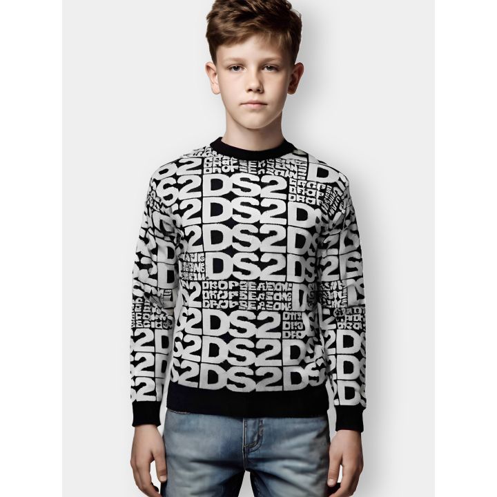 Maglia DS2 total logo bianca e nera indossata da un ragazzo, vista frontale