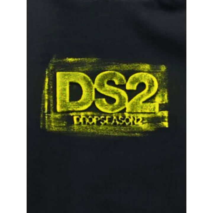 Dettaglio del logo DS2 giallo in rilievo con scritta Dropseason2
