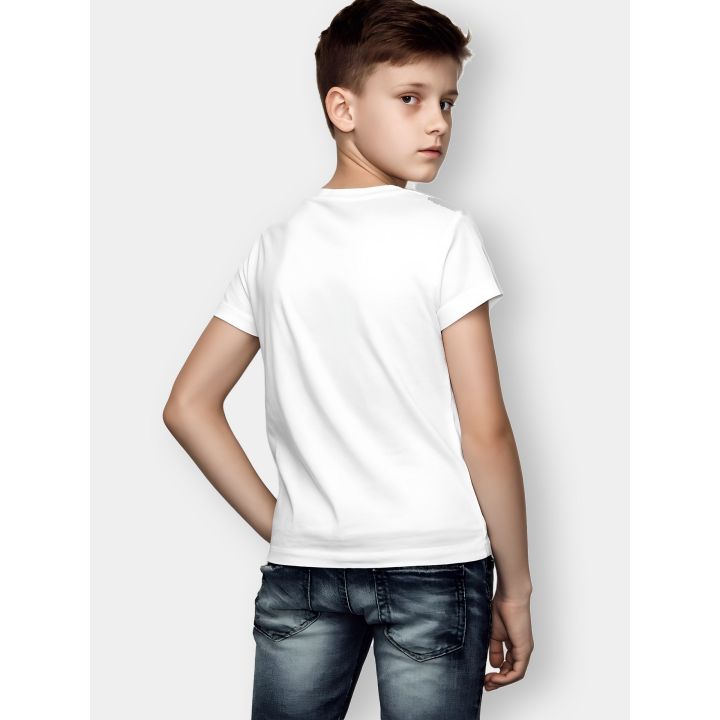 Retro liscio della t-shirt DS2 bianca indossata da un ragazzo