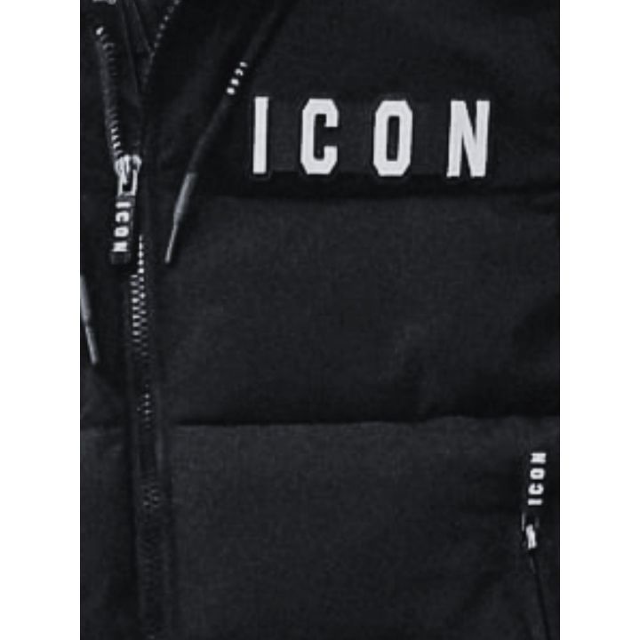 Dettaglio del logo ICON gommato bianco e della zip