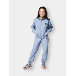 Tuta Refrigue celeste indossata da una bambina, felpa con zip e pantalone