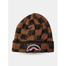 Cappello Sprayground a scacchi marroni e neri vista frontale con squalo