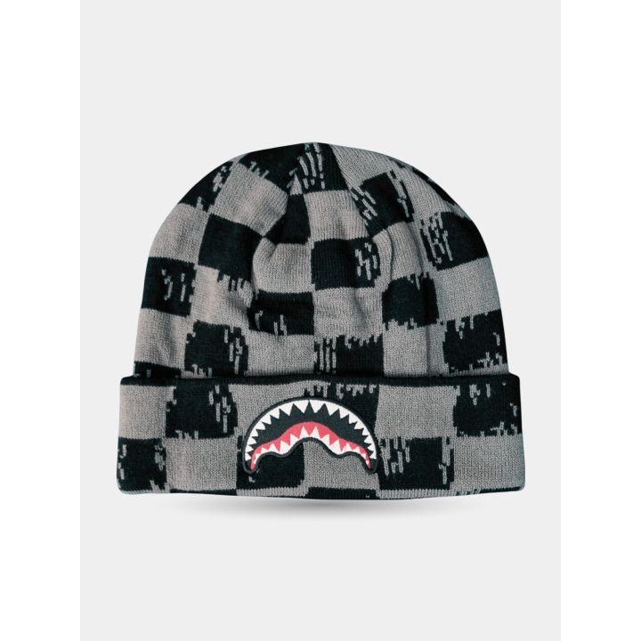 Cappello Sprayground a scacchi grigi e neri vista frontale con squalo