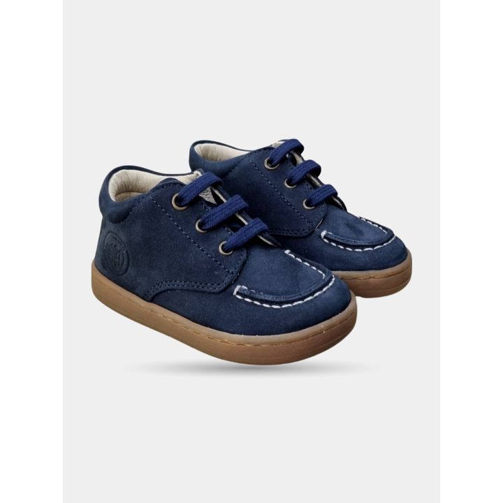 Paio di scarpe Naturino blu con lacci, vista di tre quarti
