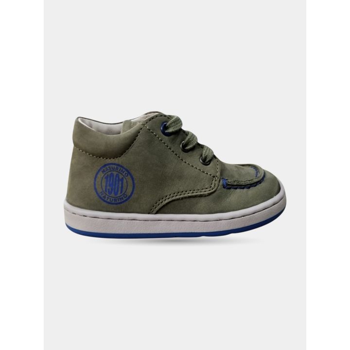Sneakers alte Naturino verdi da bambino con lacci, vista laterale