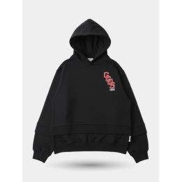 Felpa con cappuccio GCDS nera vista frontale con logo rosso sul petto