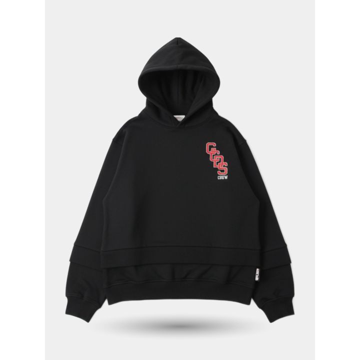 Felpa con cappuccio GCDS nera vista frontale con logo rosso sul petto