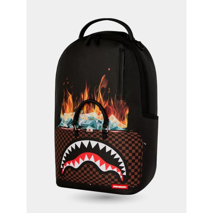 Zaino Sprayground nero con soldi in fiamme visto di tre quarti dall'altro lato