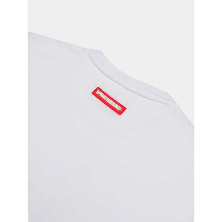 Dettaglio dell'etichetta rossa con il logo sul retro del collo