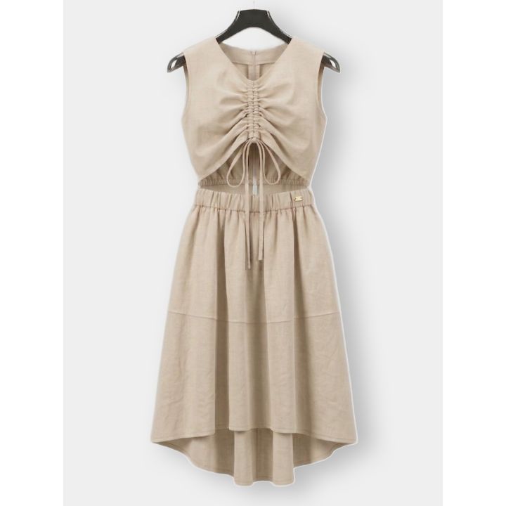Abito FUN&FUN beige smanicato sulla gruccia con cut-out in vita