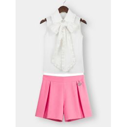 Completo FUN&FUN con camicia bianca a fiocco e short rosa vista frontale